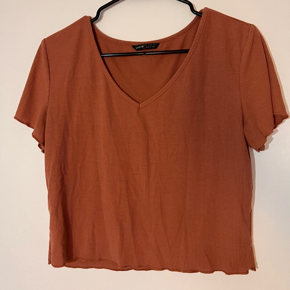 SHEIN T Shirt. Cropped. Size Large. Pink.